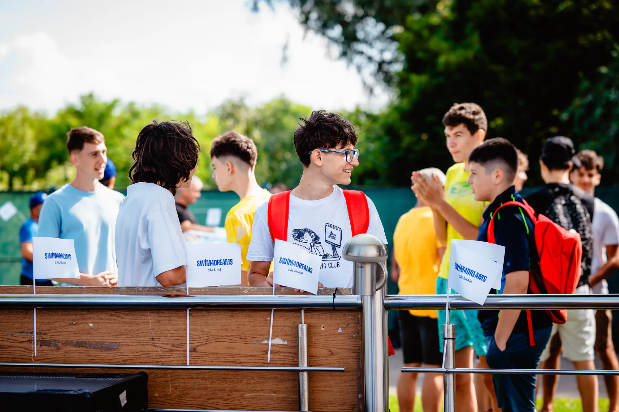 Voluntarii Swim4Dreams în prima zi a evenimentului — selecția 1 din 8