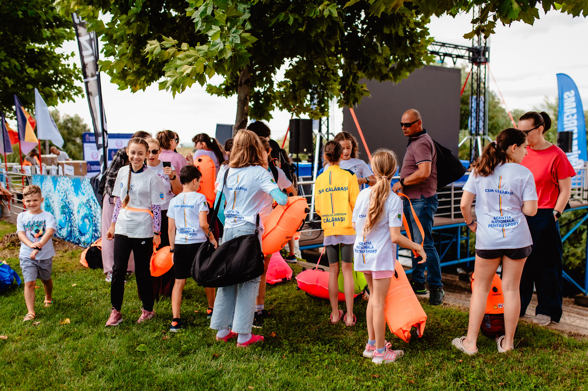 Voluntarii Swim4Dreams în prima zi a evenimentului — selecția 5 din 8