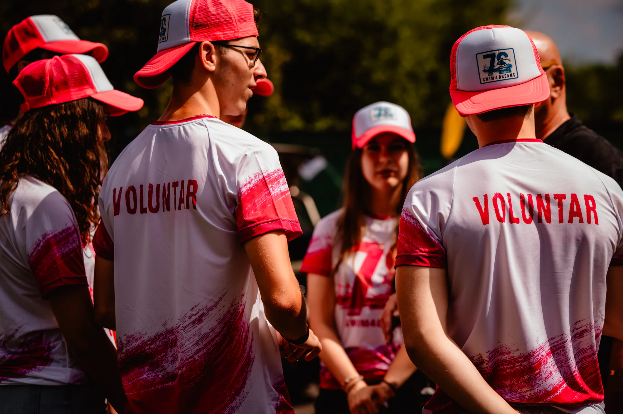 Voluntarii Swim4Dreams în prima zi a evenimentului — selecția 7 din 8